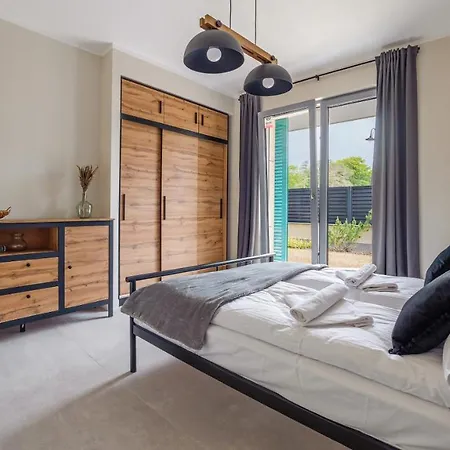 Par La Mer, Sun & Snow *