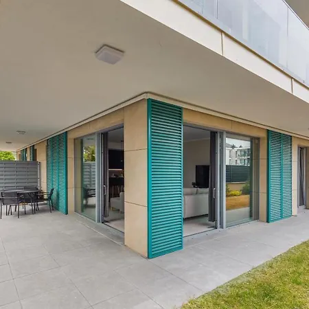 Par La Mer, Sun & Snow