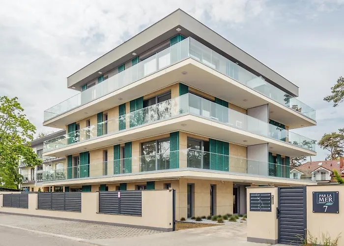 Par La Mer, Sun & Snow *